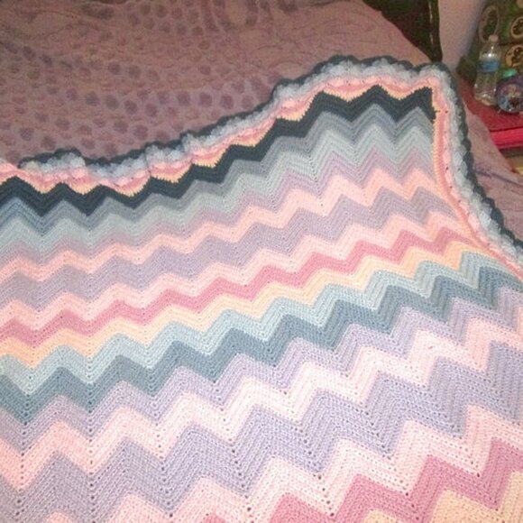 Vtg Hand Crochet Knitted Afghan Blanket Couch Throw Lap Colorful Chevron Zig Zag - Picture 5 of 7